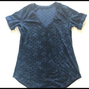 Lululemon navy tee with print size 4